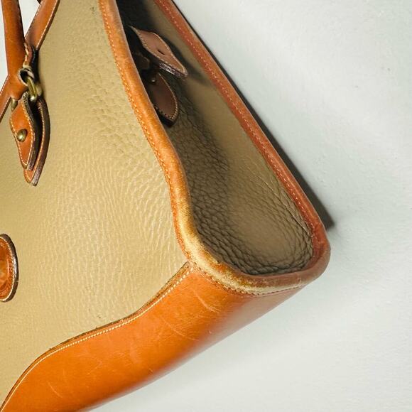 Vintage DOONEY & BOURKE 90s Tan Brown Leather All Weather Shoulder Purse Handbag - Picture 14 of 15